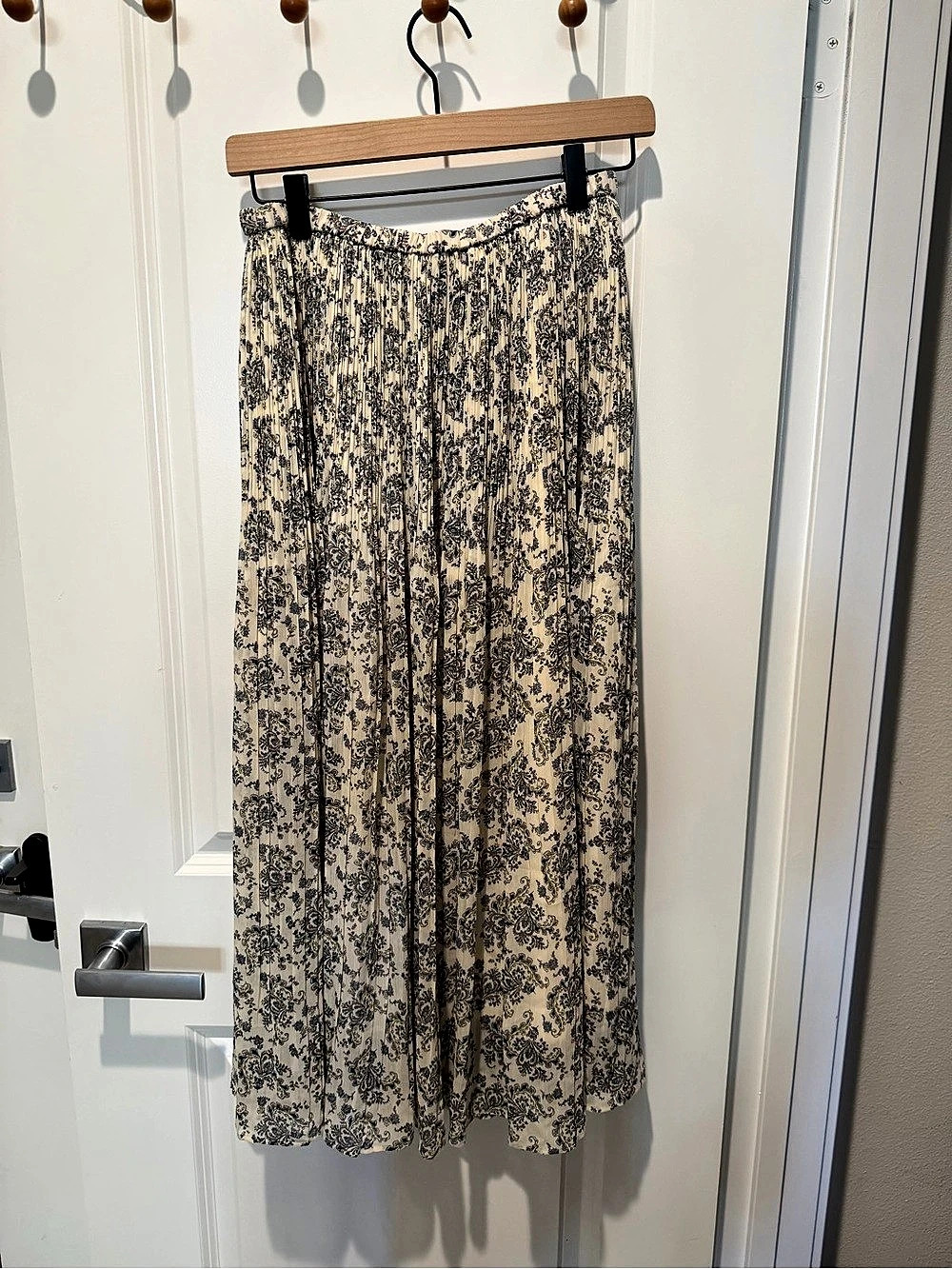 NWT Uniqlo C Chiffon Pleated Skirt Floral Pleated Midi Skirt in Cream & Blue Siz
